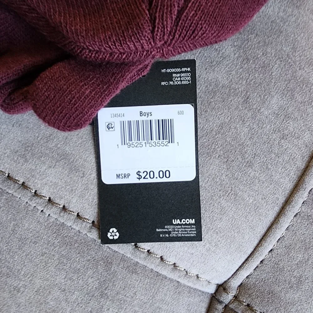NWT Under Armour Boys' Beanie and Glove Combo Set